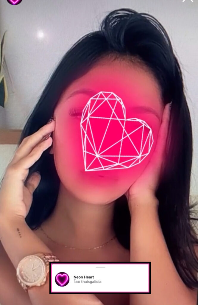  1. ชื่อ Neon Heart โดย thaisgalicia